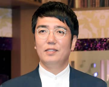 おぎやはぎ小木 コンビニで大御所に遭遇 ほぼ顔隠れ、夫婦で「誰？誰？」大汗り イタリア車で颯爽と