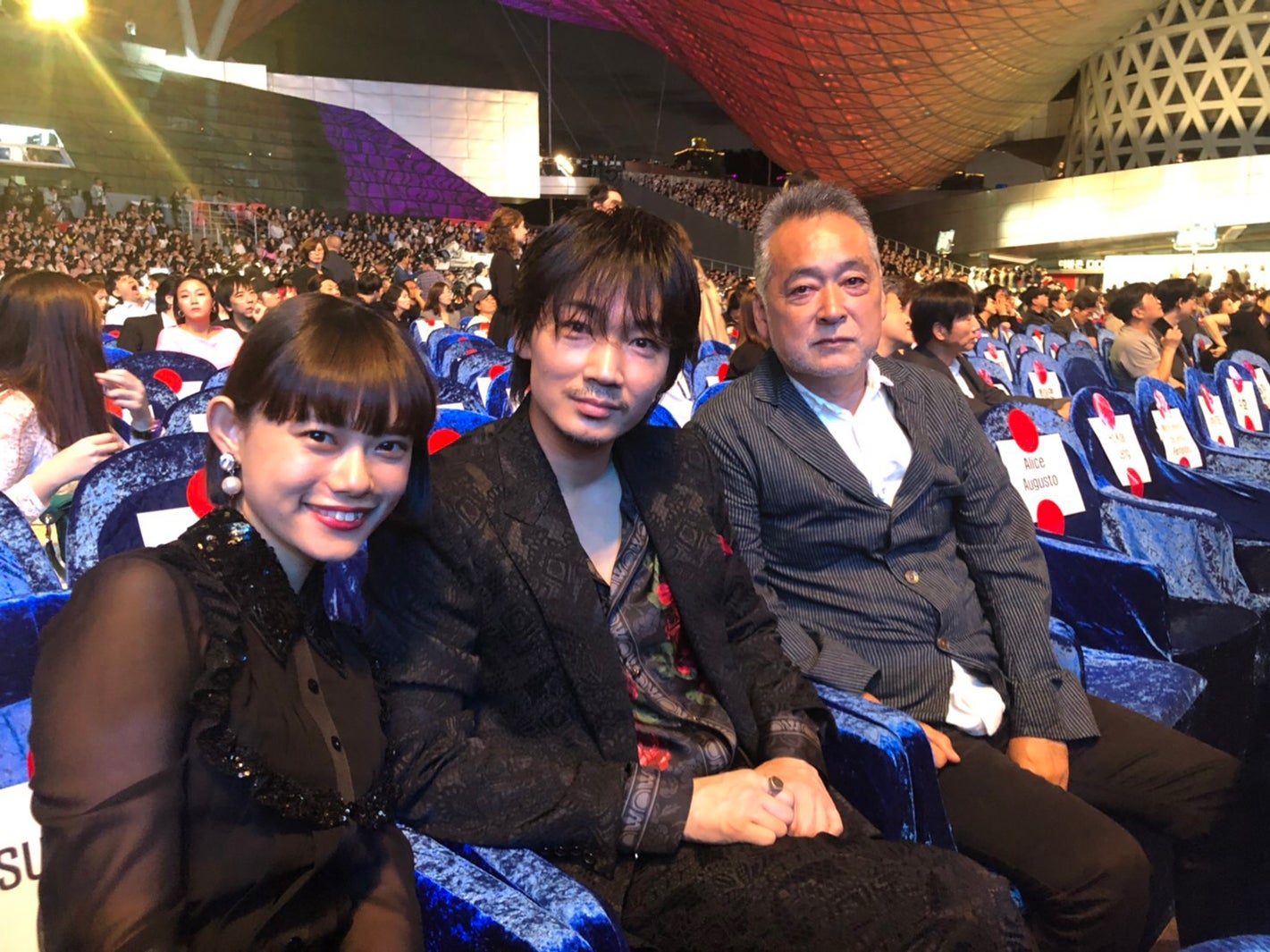 杉咲花、綾野剛、瀬々敬久監督 （C）2019「楽園」製作委員会