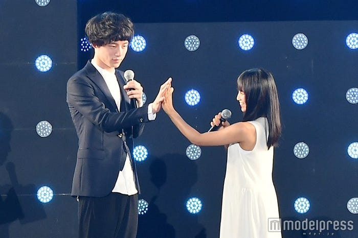 坂口健太郎、miwa(C)モデルプレス