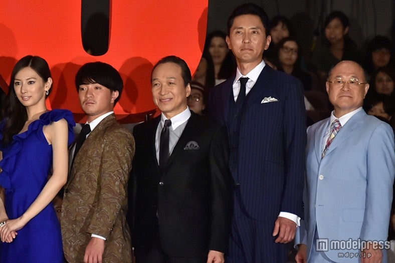 左から：北川景子、濱田岳、小日向文世、松重豊、角野卓造