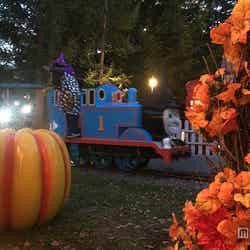 トーマスランドハロウィン“トーマスとパーシーのわくわくライド“ハロウィンナイトツアー/画像提供:富士急行