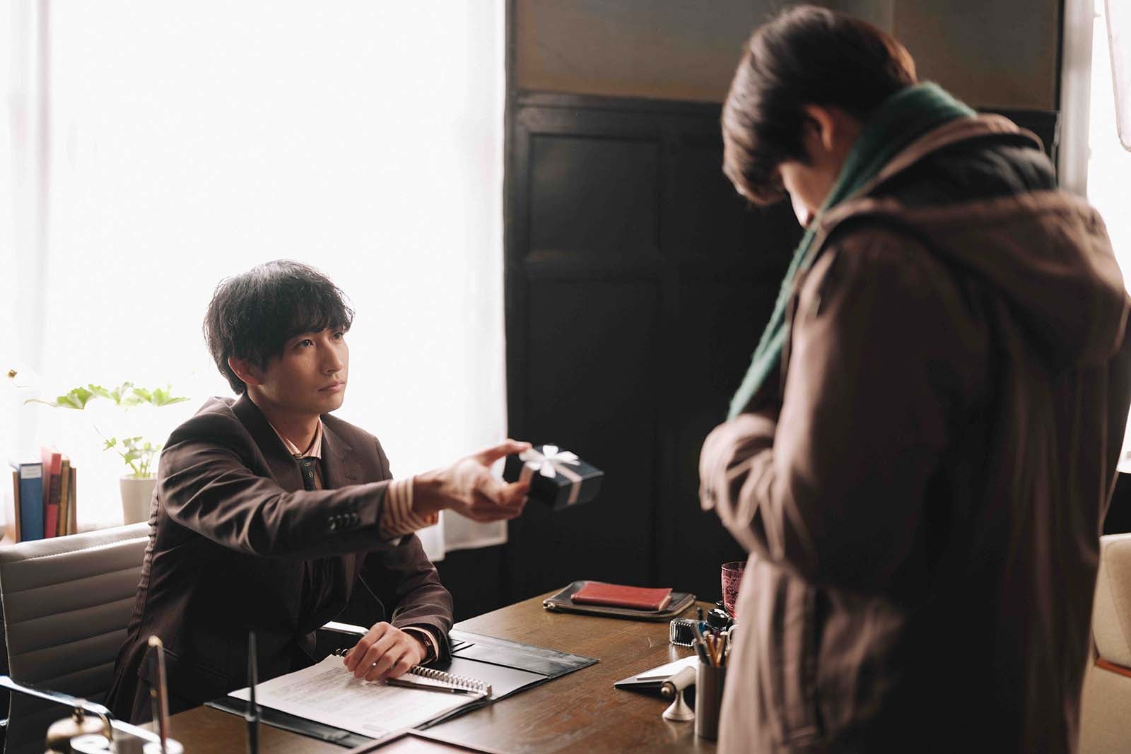 古屋呂敏、長谷川慎「恋をするなら二度目が上等」第3話より（C）「恋をするなら二度目が上等」製作委員会・MBS