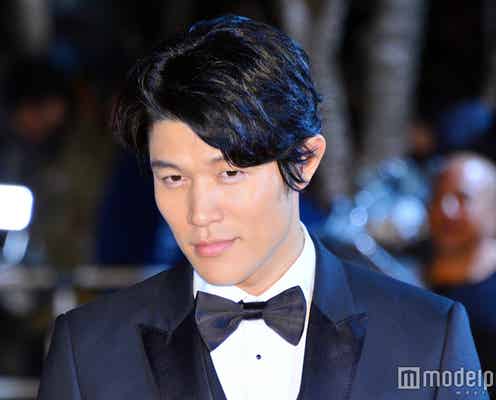 鈴木亮平、“座長”V6岡田准一から正月にお年玉“おねだり”され困惑