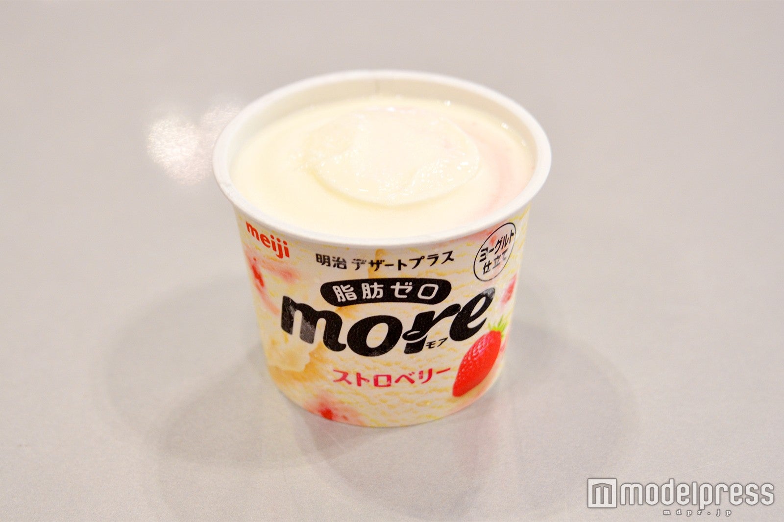 ふちぎりぎりまでアイスがたっぷり（C）モデルプレス