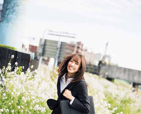 日向坂46佐々木久美、念願のOL姿披露