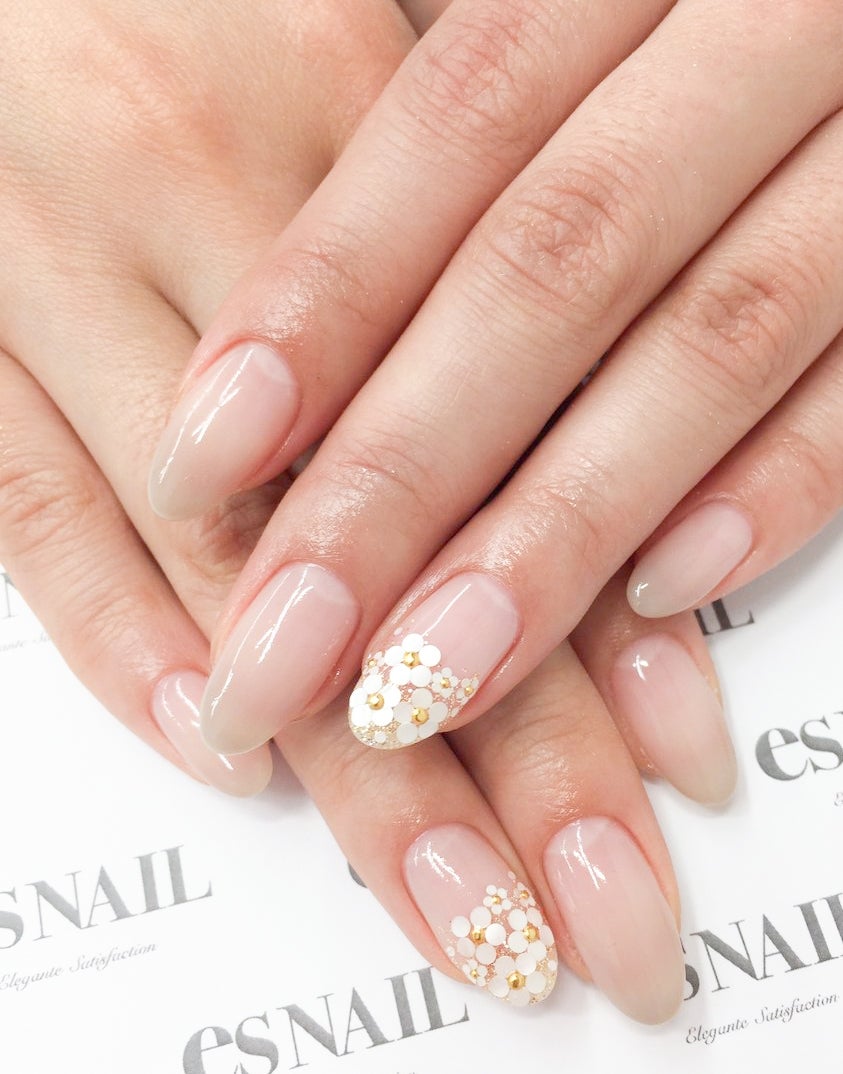 他とは違うフレンチネイルに（画像提供：esNAIL）