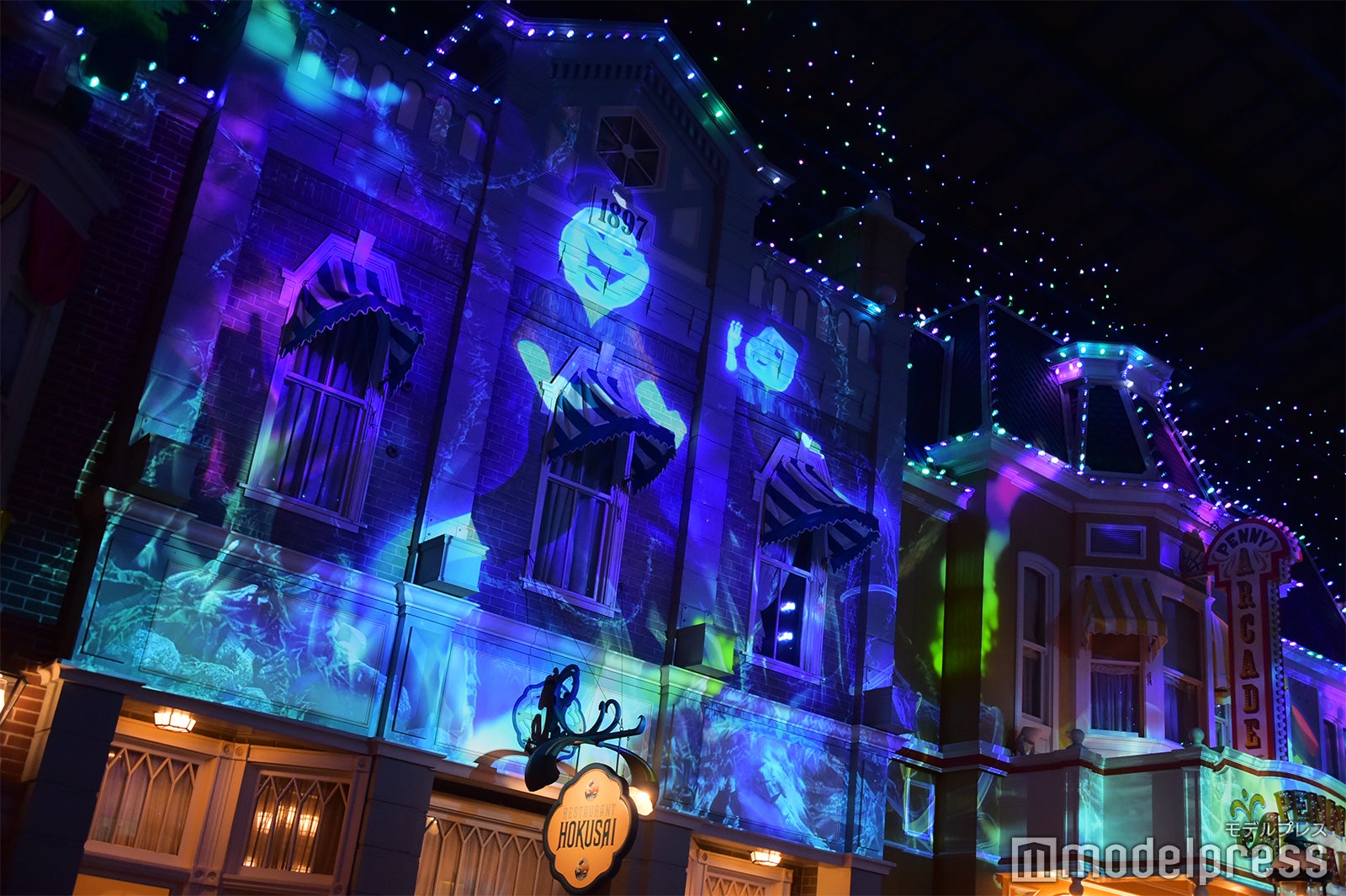 「セレブレーションストリート」ハロウィーンバージョン（C）モデルプレス（C）Disney