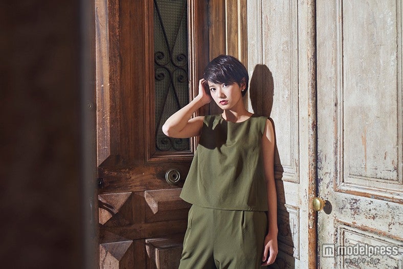 “ガールズの頂点”期待の新人モデルが誌面デビュー 「気持ちが変わった」抜擢後の心境語る