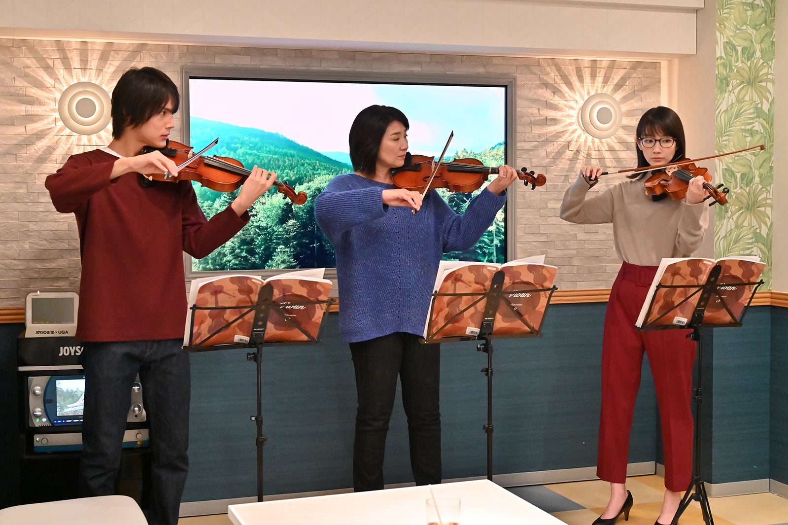 中川大志、松下由樹、波瑠／「G線上のあなたと私」第8話より（C）TBS