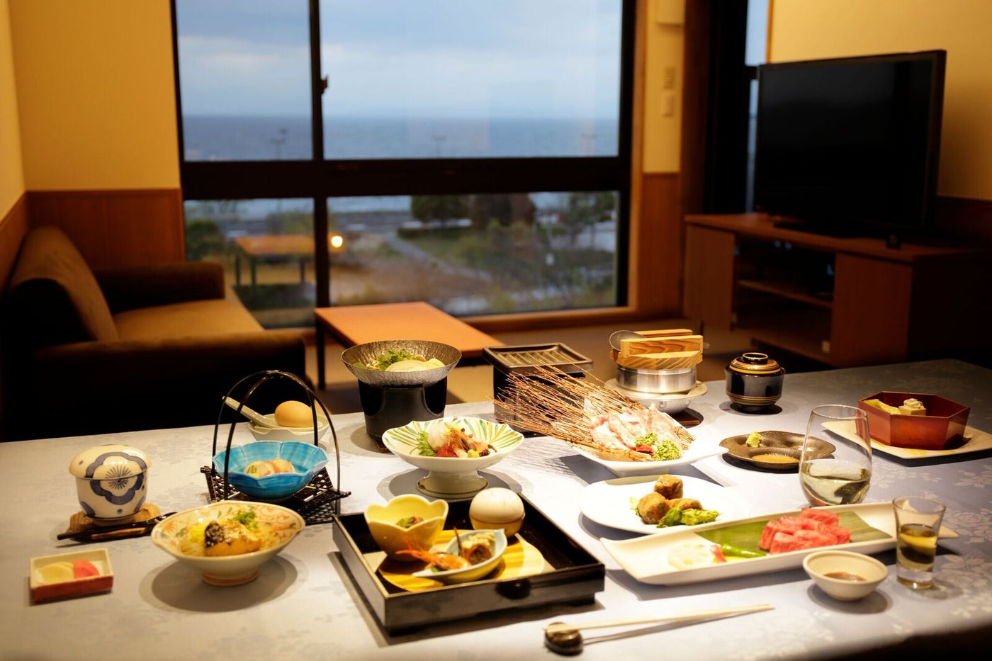 夕食／画像提供：東京建物リゾート