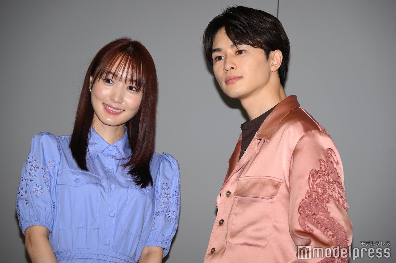 菅井友香、草川拓弥（C）モデルプレス