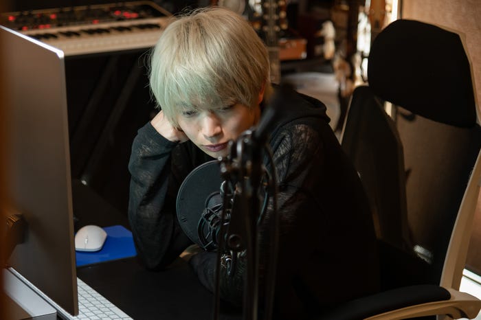 綱啓永(C)「明日、私は誰かのカノジョ」製作委員会・MBS