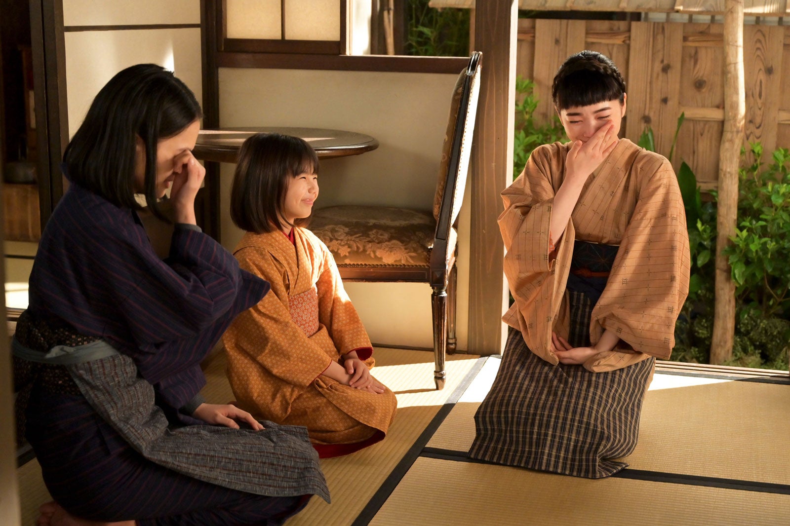 上坂樹里、英茉、見上愛「風、薫る」第76話（C）NHK