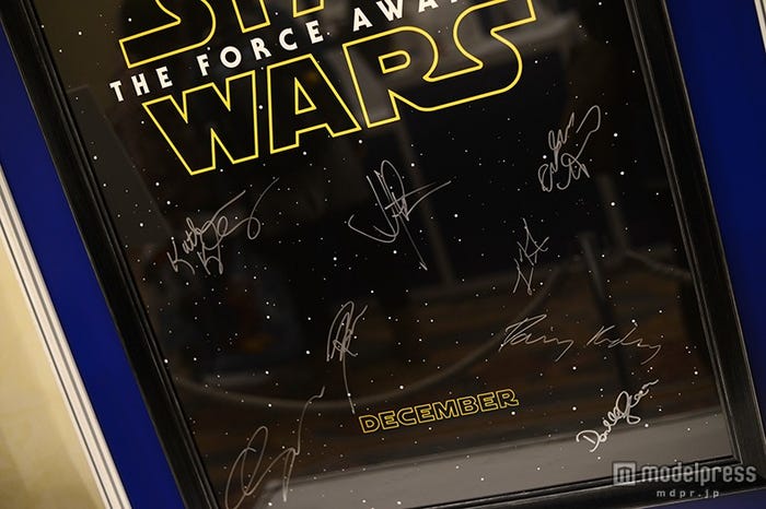 オークション出展品/スター・ウォーズ/フォースの覚醒 J.J.エイブラムスカントクほか豪華制作スタッフ&キャストのサイン入りポスター/ディズニーファンイベント「D23 Expo Japan 2015」