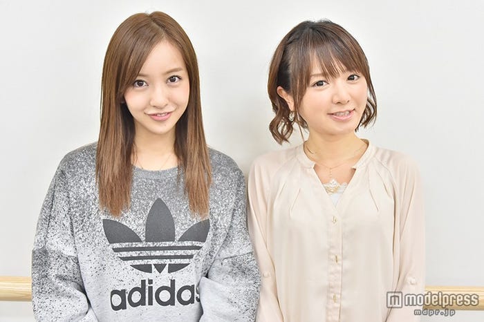 取材に応じてくれた2人(左から)板野友美、紺野あさ美アナウンサー