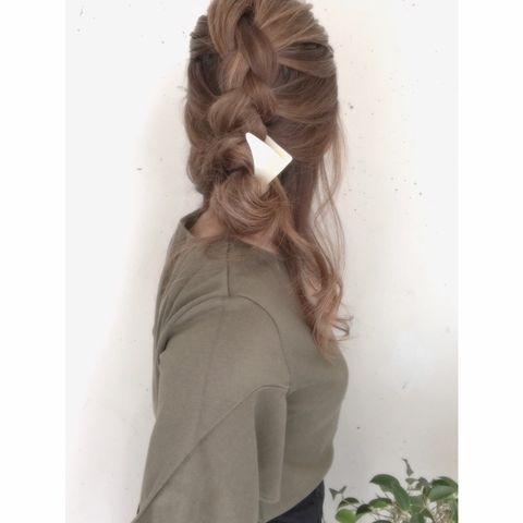 まとめ髪はバンスクリップ簡単に 仕事場に適した印象が良い人気ヘアスタイル10選 モデルプレス まとめ髪はバンスクリップ簡単に 仕事場に適した印象が良い人気ヘアスタイル10選 モデルプレス