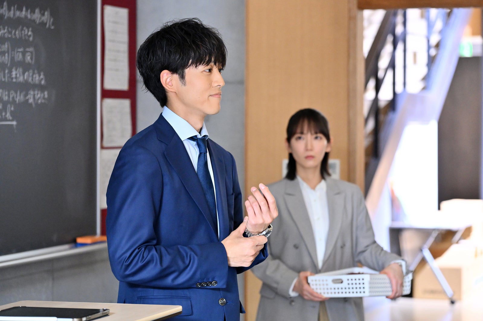 松坂桃李、吉岡里帆「御上先生」第1話（C）TBS