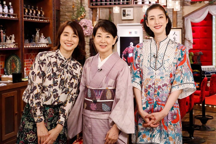 (左から)石田ゆり子、吉永小百合、天海祐希(C)フジテレビ