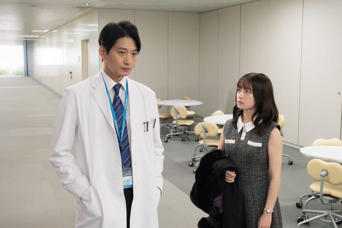 向井理、橋本環奈「ヤンドク!」第1話(C)フジテレビ