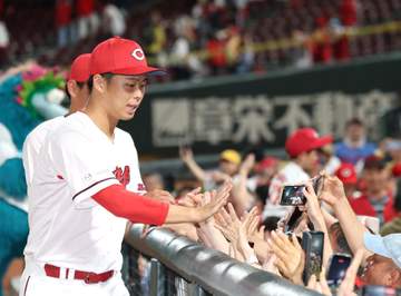 逆転勝ちの広島・新井監督 今季初勝利の玉村を称賛「粘り強く試合を作ってくれた」今季初2カード連続勝ち越しに「徐々にかみ合ってきてる」【一問一答】