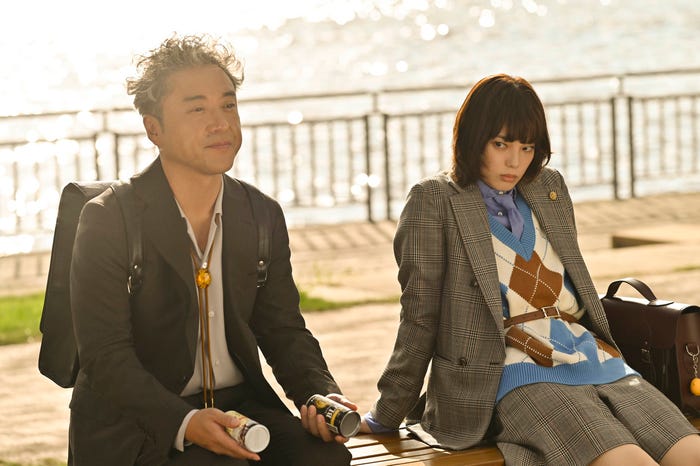 ムロツヨシ、平手友梨奈(C)フジテレビ