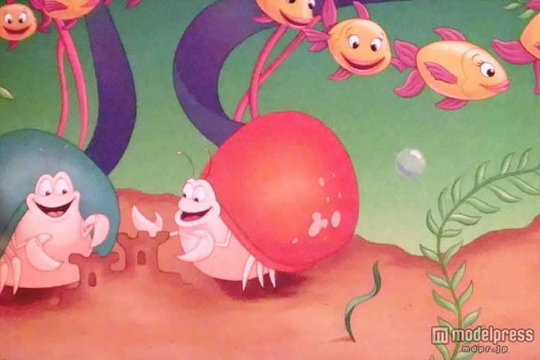 目を凝らして見てみると…