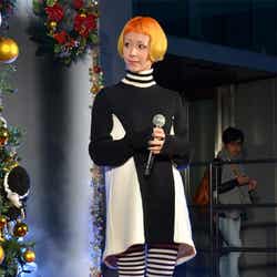 木村カエラ そっくり芸人引き連れツリー点灯式に登場 モデルプレス