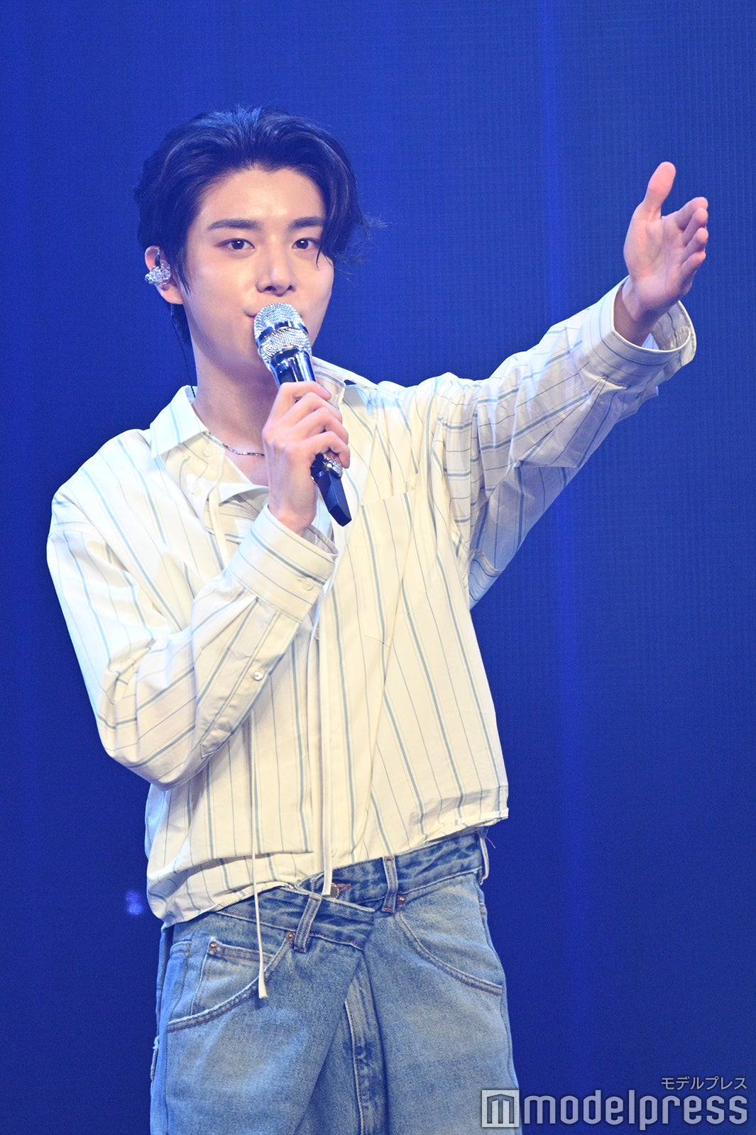ファンや記者へ感謝するJAKE（ジェイク）（C）モデルプレス