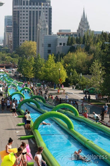 日本初上陸“街中ウォータースライダー”に反響の声