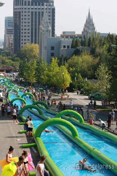 日本初上陸“街中ウォータースライダー”に反響の声
