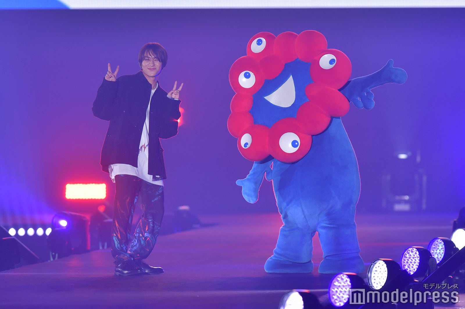 山下幸輝、ミャクミャク（C）モデルプレス