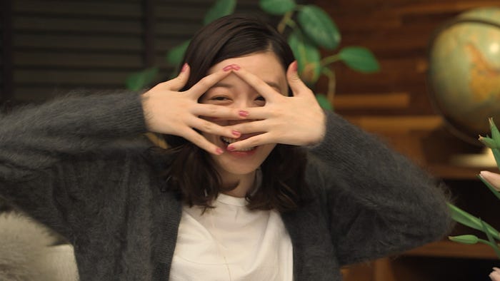 スタジオの様子/キスシーンを見る永野芽郁「TERRACE HOUSE TOKYO 2019-2020」33rd WEEK(C)フジテレビ/イースト・エンタテインメント