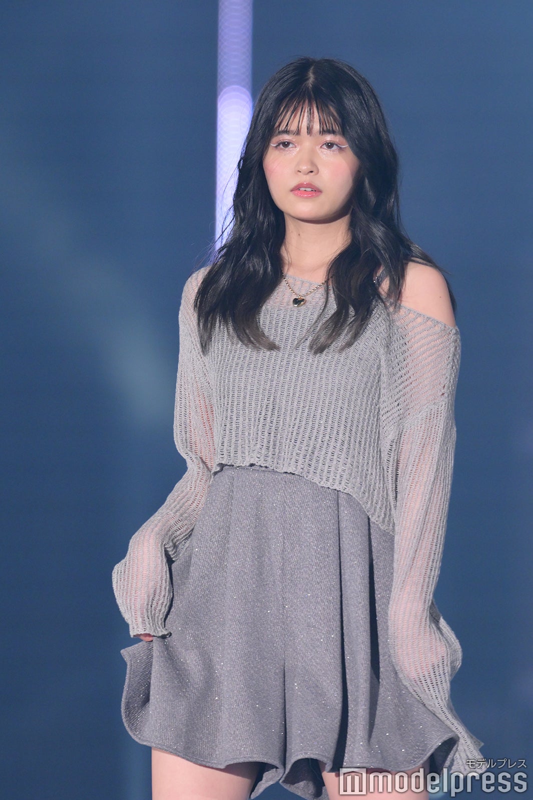 景井ひな、ニットから美肩チラリ アンニュイな表情で魅了【TGC 2024 S／S】