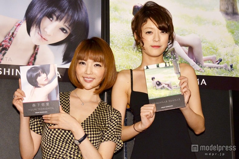 森下悠里（左）と司ミコト（右）