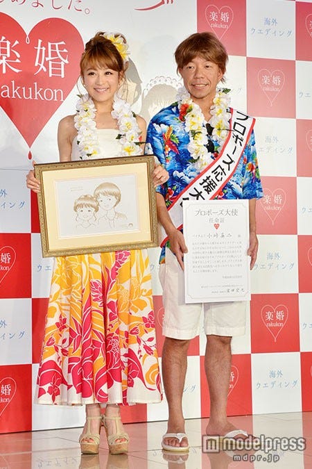 (左から)鈴木奈々、小峠英二