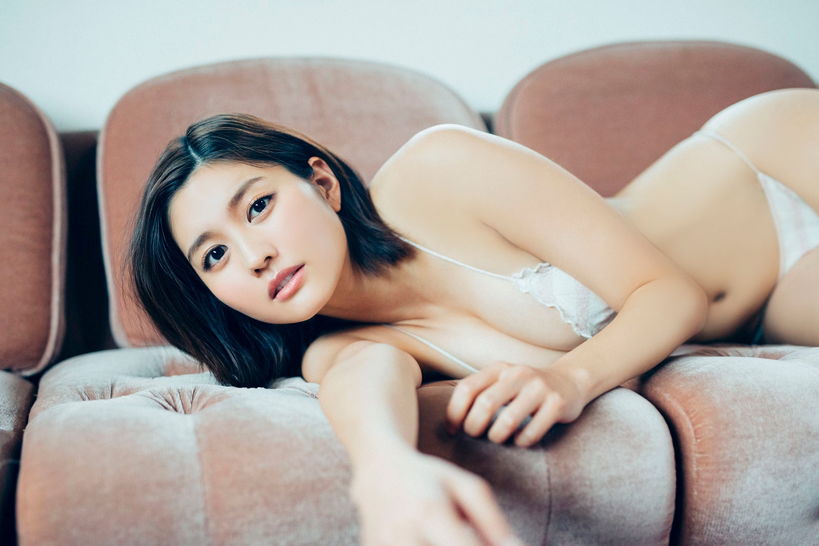 林ゆめ、美バスト披露で悩殺 “猫系女子”に＜アザーカット＆コメント到着＞