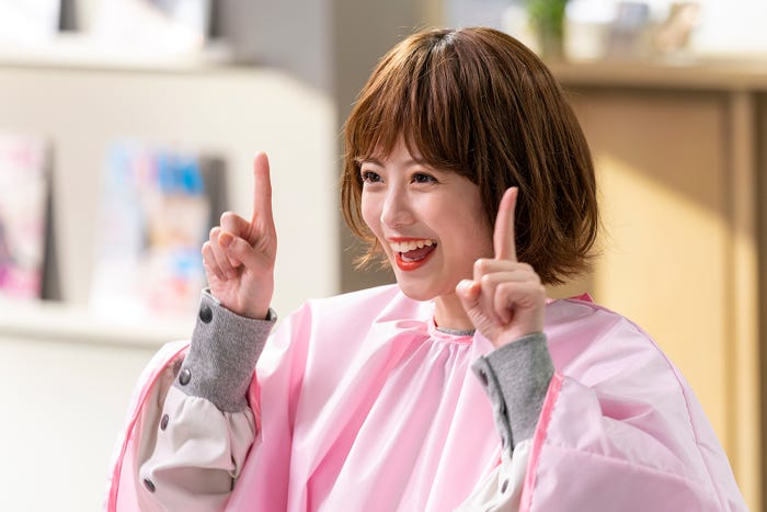 今田美桜/新CM「おトクみ、あふれる」篇オフショット(提供写真)