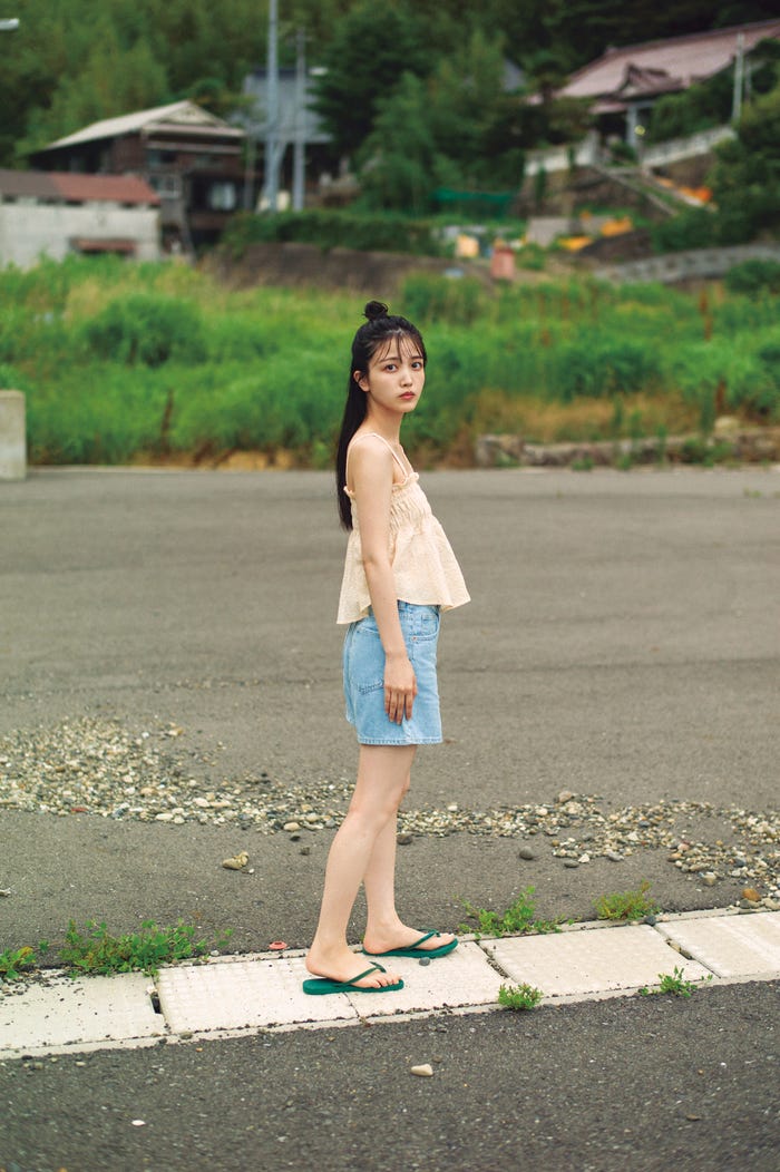 乃木坂46 久保史緒里 1st写真集「交差点」/集英社 撮影/細居幸次郎