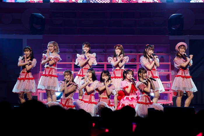 =LOVE「~齊藤なぎさ卒業コンサート~ 現役アイドルちゅ~ みんなのこと大好きだよ」より(提供写真)