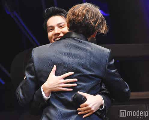 中川大志、ジョニー・デップの色気に圧倒 キス&ハグも交わす