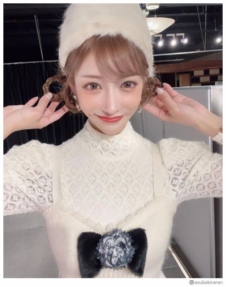 明日花キララ、クリスマス仕様の豪華な自宅公開「センスが溢れてる」「こんなお家憧れる」の声