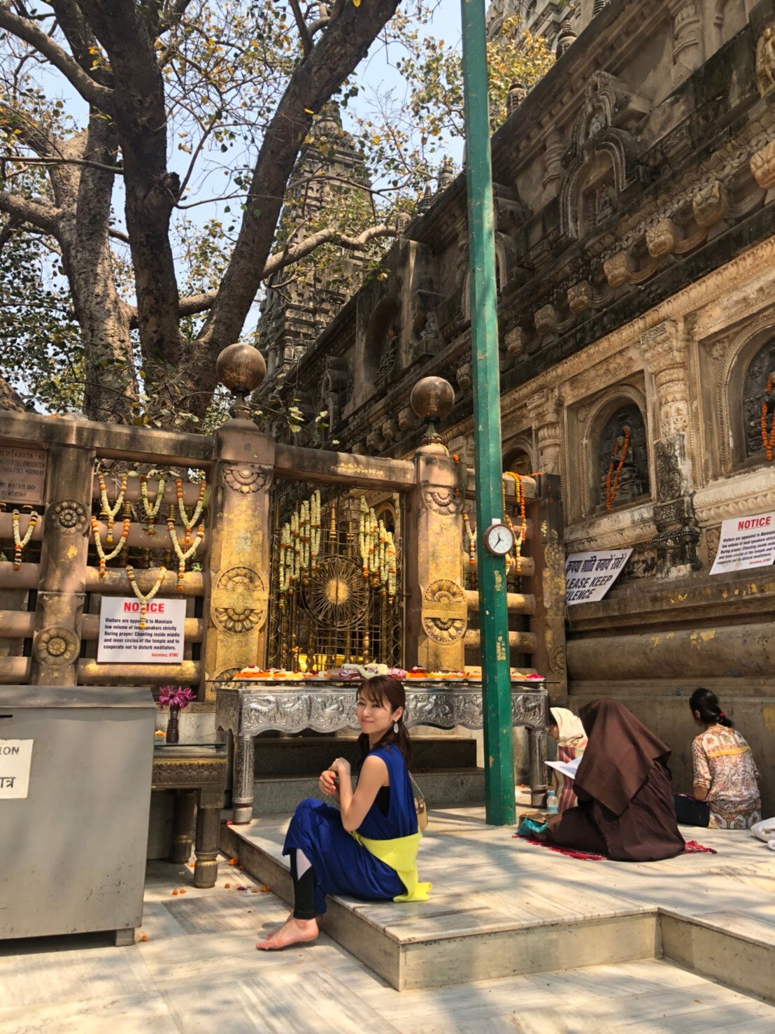 ブッダガヤ 「マハーボーディ寺院」 にて （画像提供：所属事務所）
