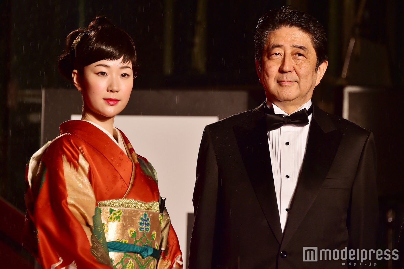 黒木華、安倍晋三内閣総理大臣 （C）モデルプレス