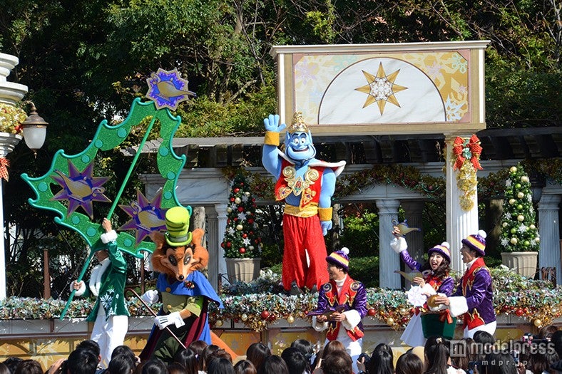 「ホリデーグリーティング・フロム・セブンポート」（左から）ファウル・フェロー、ジーニー