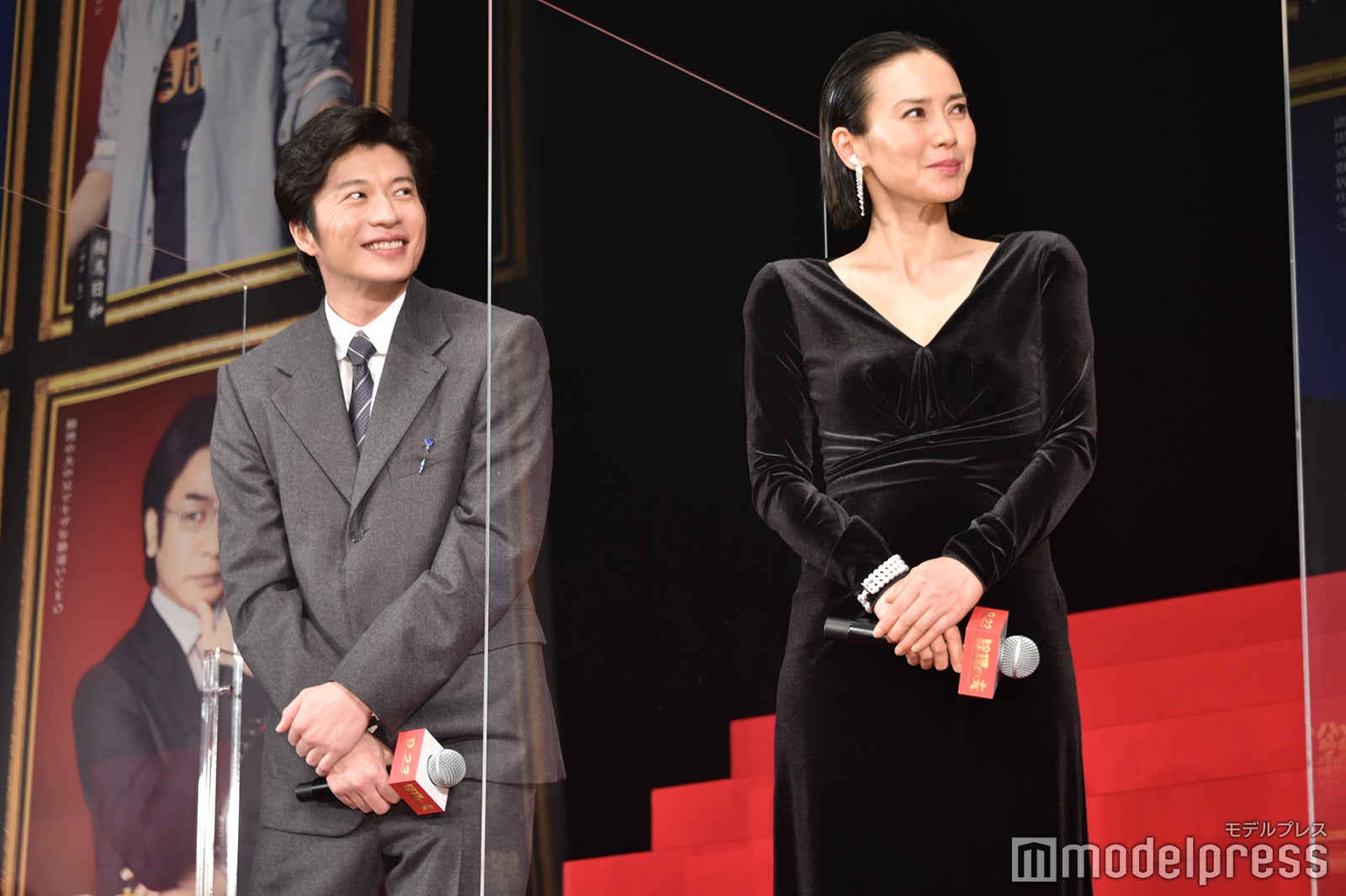 楽しそうな田中圭、中谷美紀（C）モデルプレス