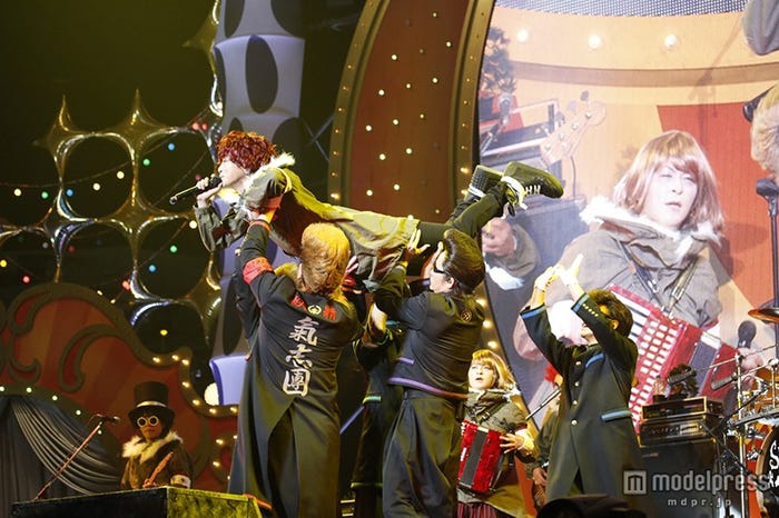 氣志團が“SHOWA NO OWARI”に扮する/撮影:山内洋枝