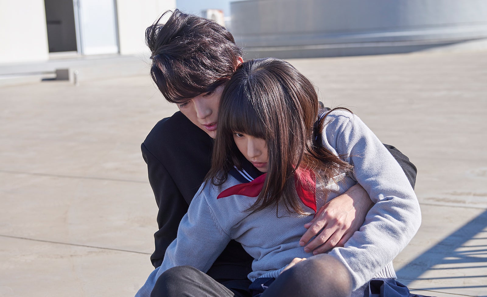 間宮祥太朗、桜井日奈子（C）2019映画『殺さない彼と死なない彼女』製作委員会