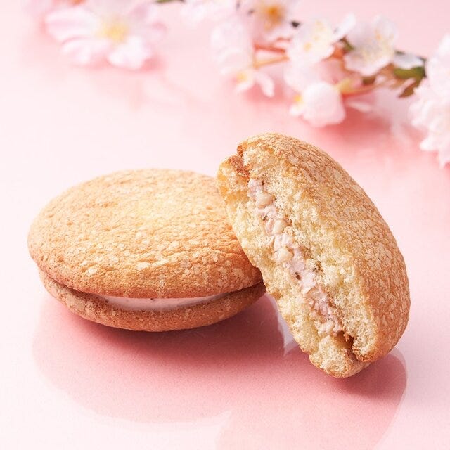 シャトレーゼ 春の焼き菓子 苺 さくら シャトレーゼのさくら香るふんわりブッセ