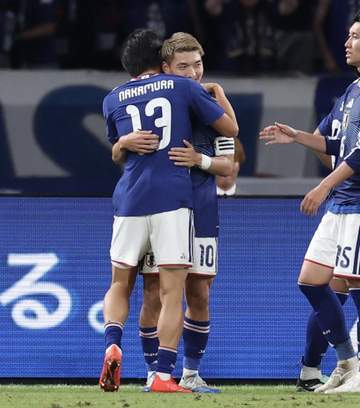 森保J国内ラスト試合白星締め！15年ぶりキリン杯VでW杯後初タイトル エース上田が先制弾、主将・堂安が決勝ゴール 新婚久保も妻・福原遥見守る中で躍動、先制起点に