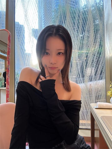 「指輪買っちゃった」重盛さと美の最新ショットに驚きの声「また若返ってる」「年齢バグってる」